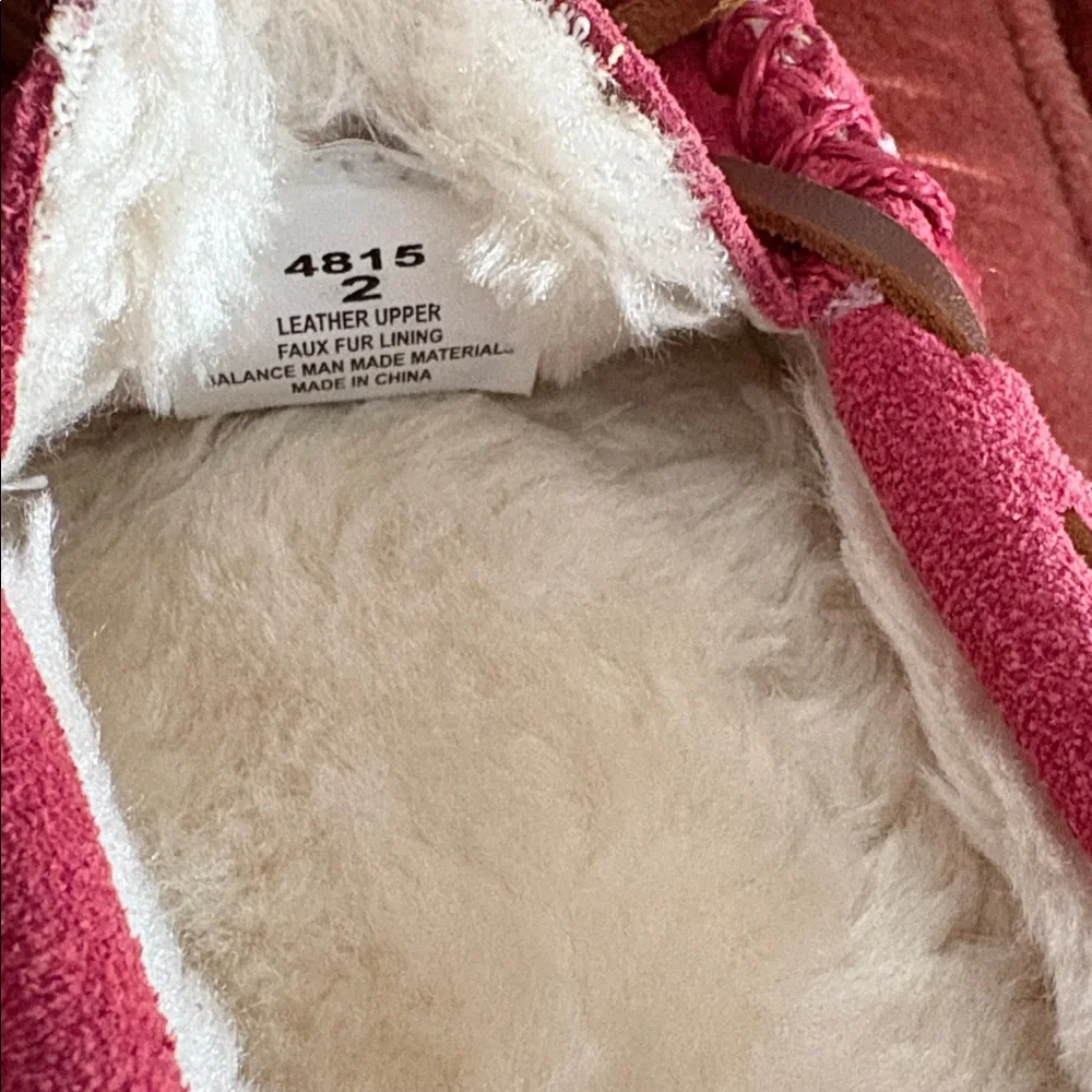 Minnetonka Moccasins Slippers Sz 2 Cassie Hot Pink Suede Leather Youth EUC